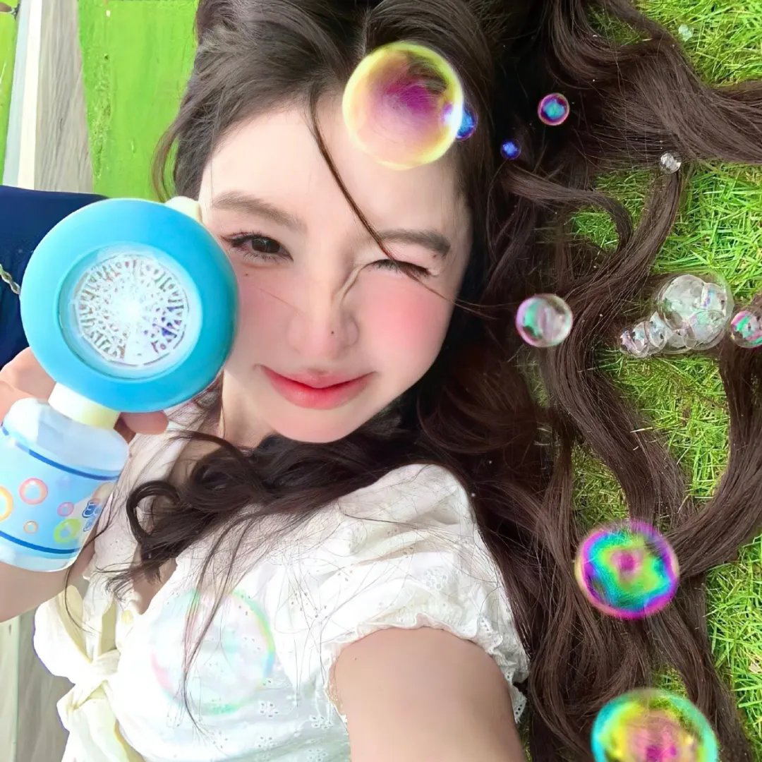 黑衣女孩